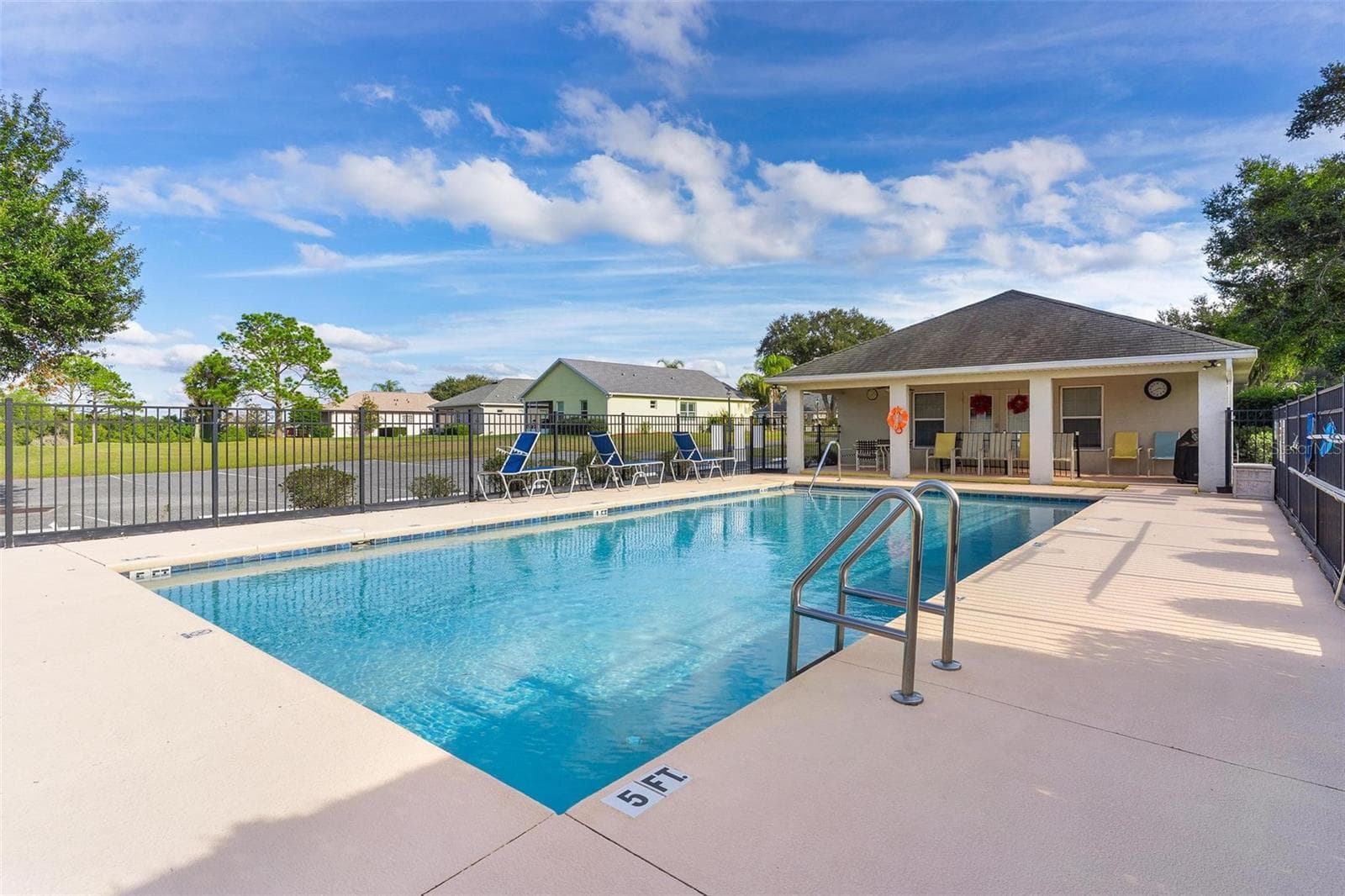 Community Facilities - 81 GOLFVIEW CIR, UMATILLA