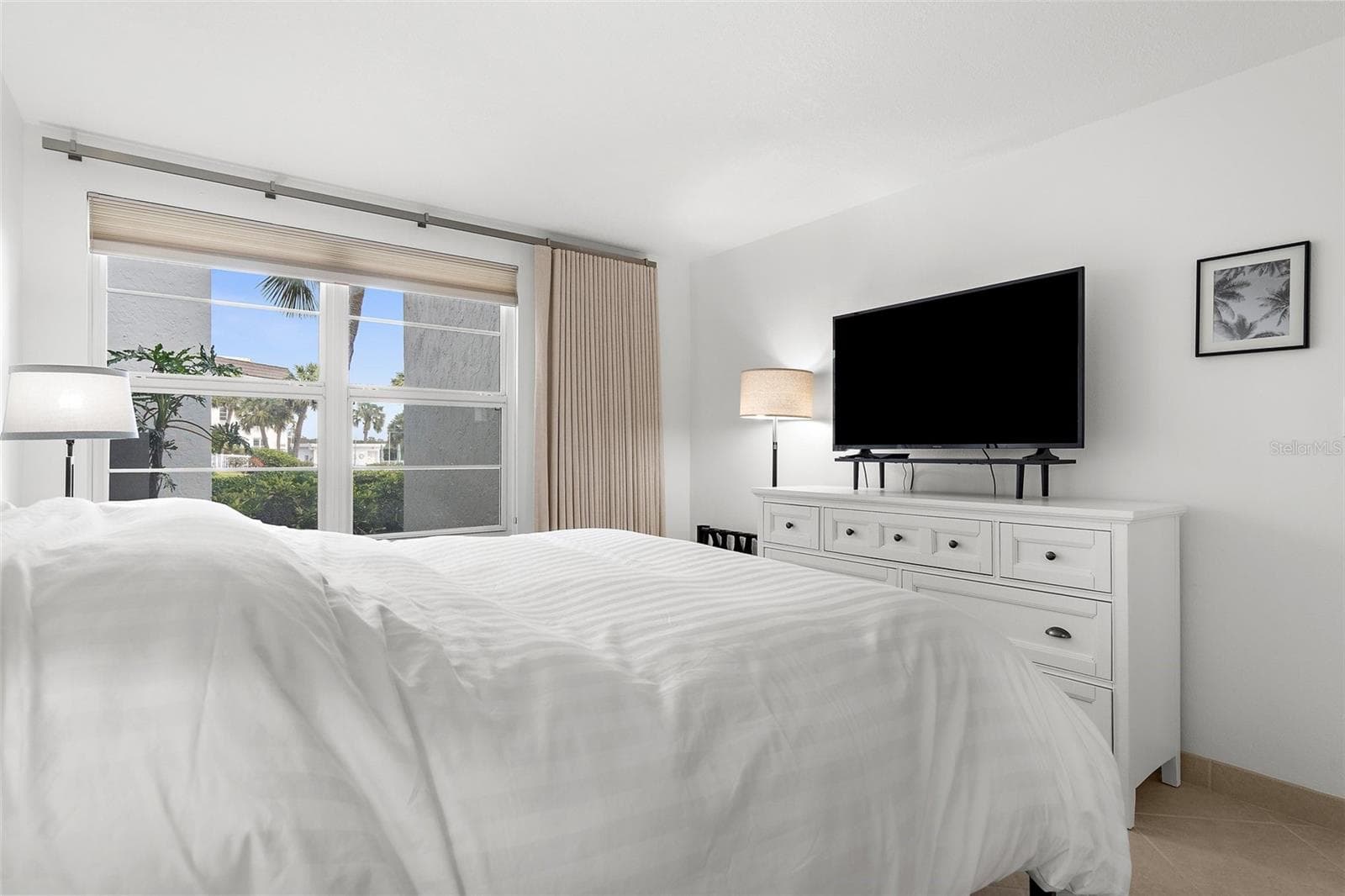 Primary Bedroom, lots of natural light. - 600 SUTTON PL #101B, LONGBOAT KEY