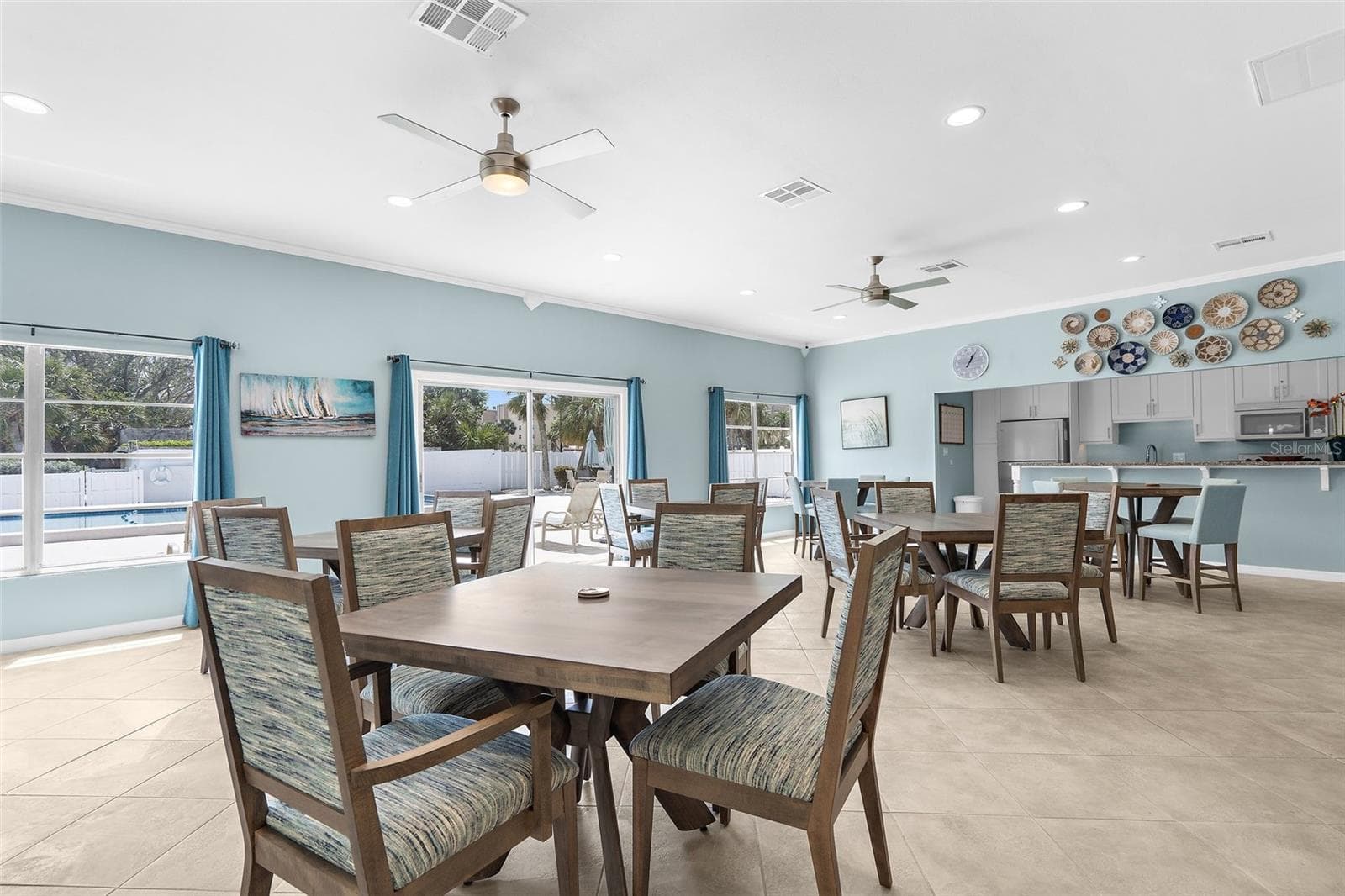 Community Clubhouse. Enjoy a game of cards, bunko, and many of the community events. - 600 SUTTON PL #101B, LONGBOAT KEY