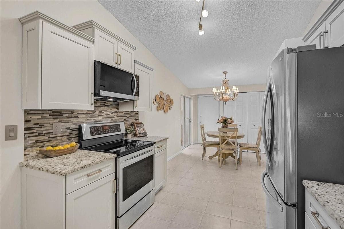 Villa at 4238 CADDIE DR E, BRADENTON, photo 6 of 45