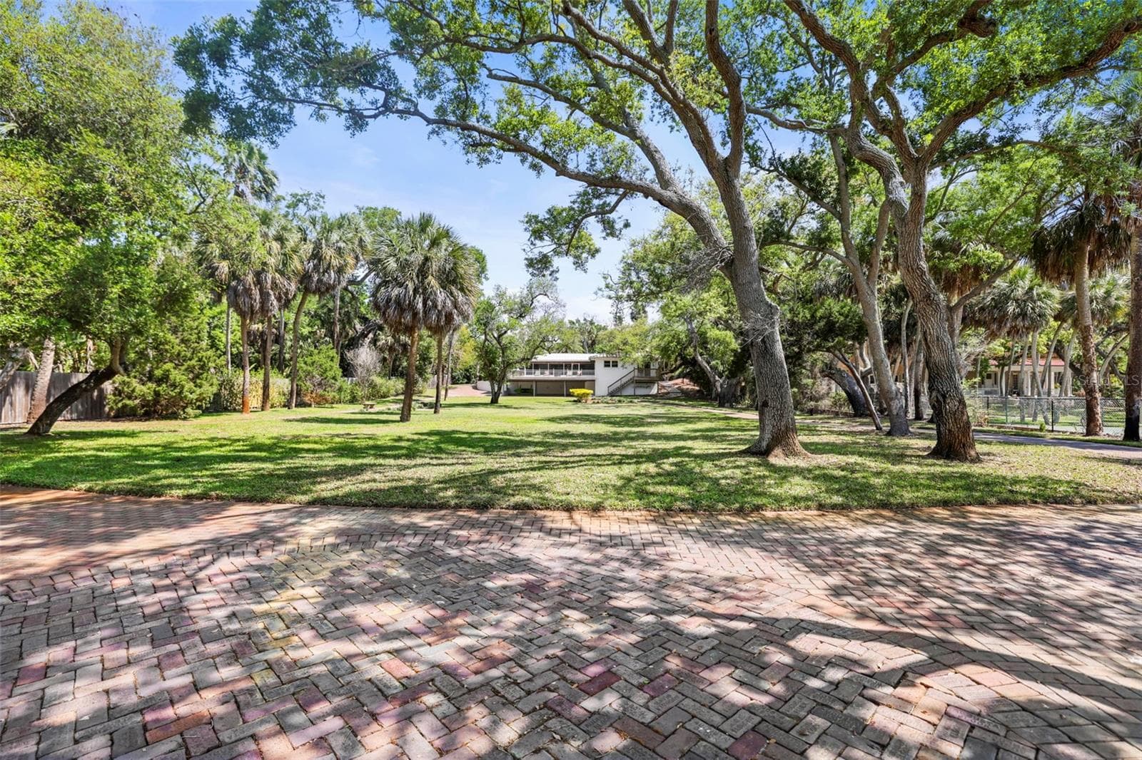 Single Family Residence at 1600 PARK ST N, ST PETERSBURG, photo 36 of 44