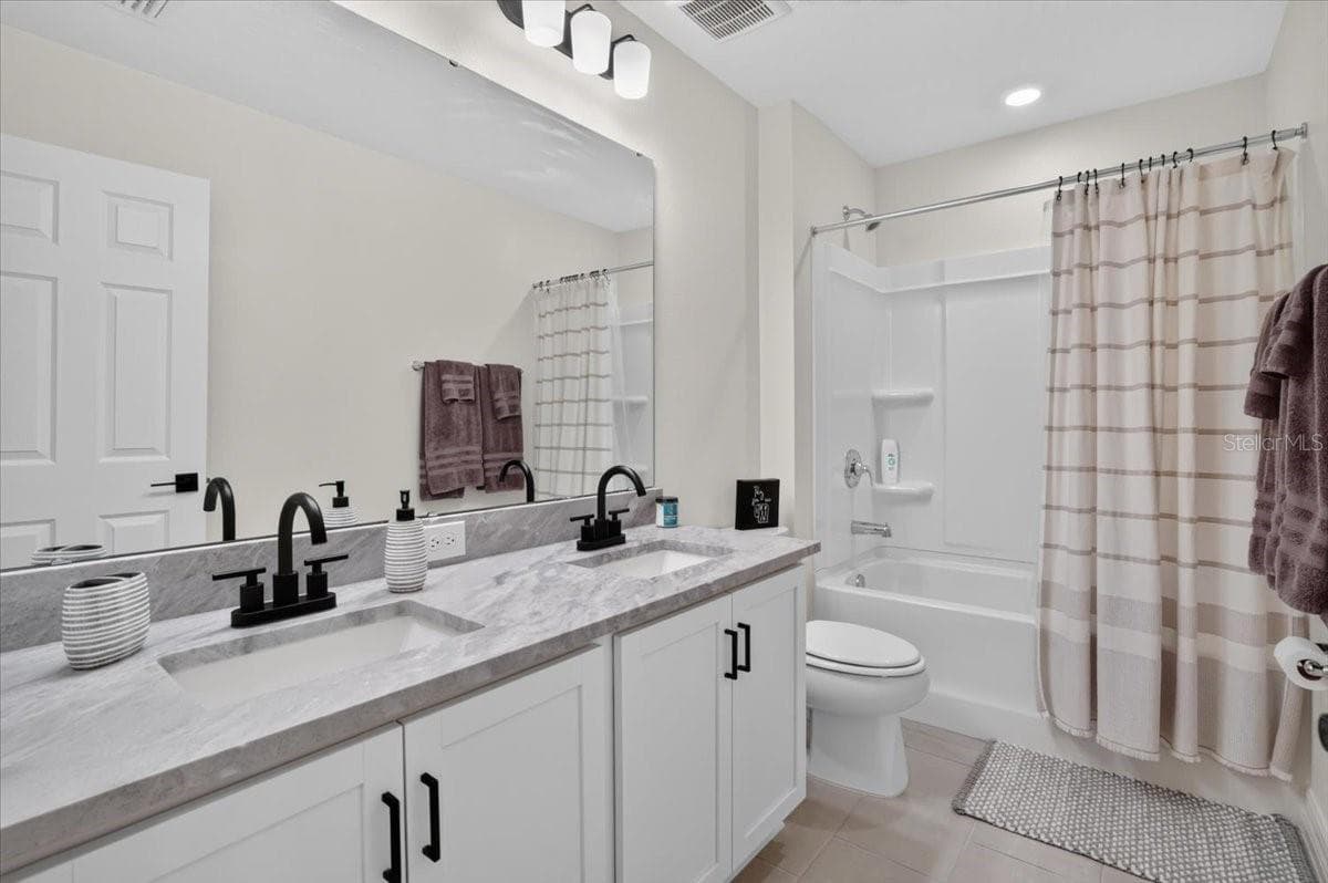 second upstairs bathroom - 10971 BLUESTEM CV, PARRISH