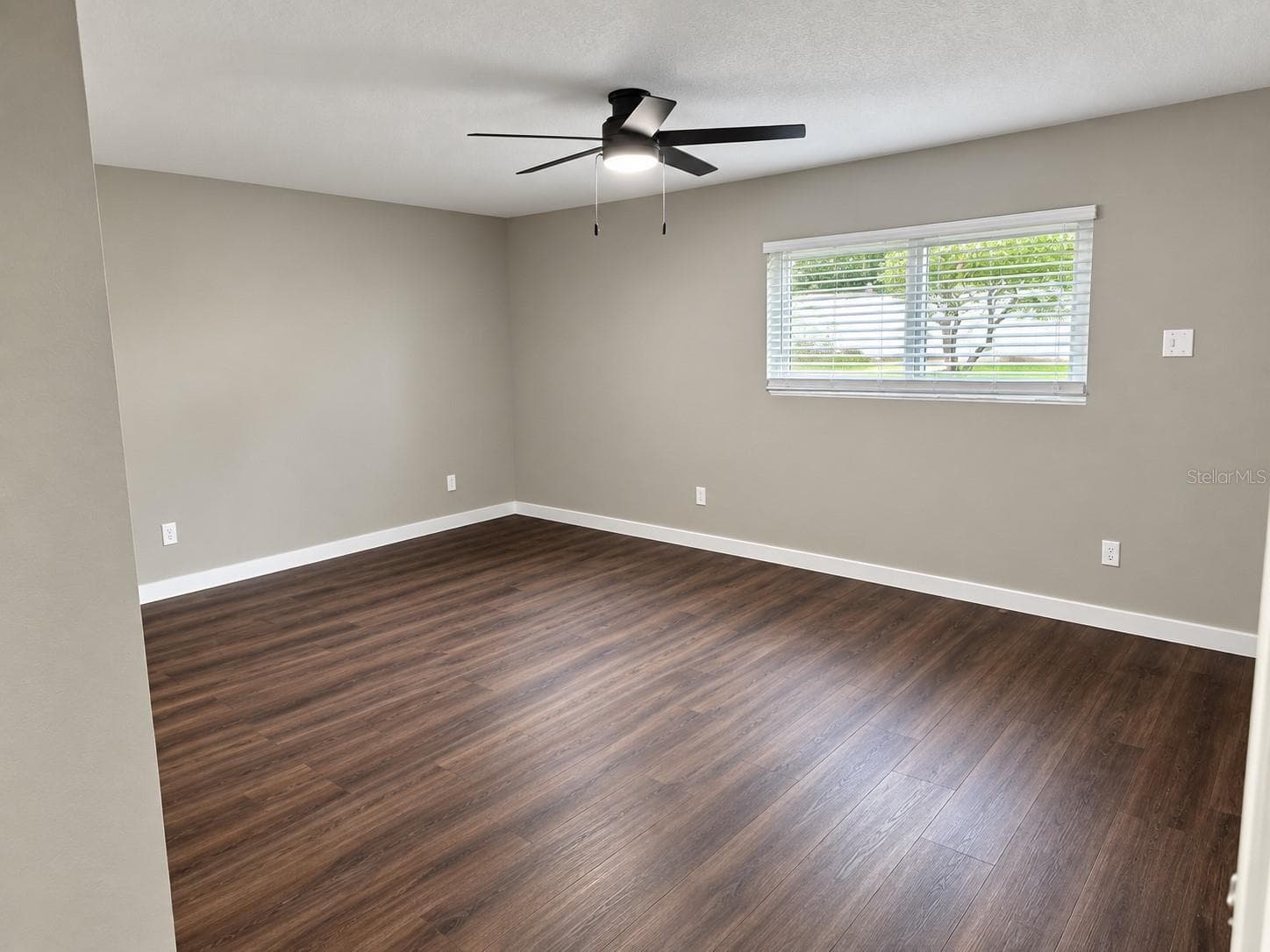 HUGE OWNERS SUITE...plus 2 more ensuites too ! - 24 W GARDEN AVE, WINTER GARDEN