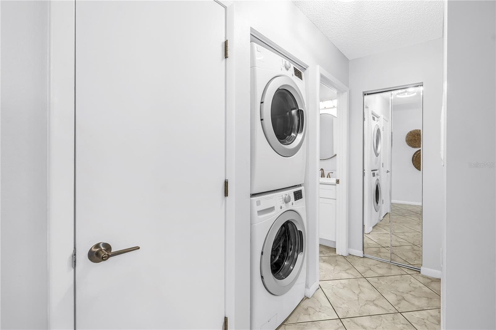 Full size washer dryer - 4610 47TH AVE W #201, BRADENTON