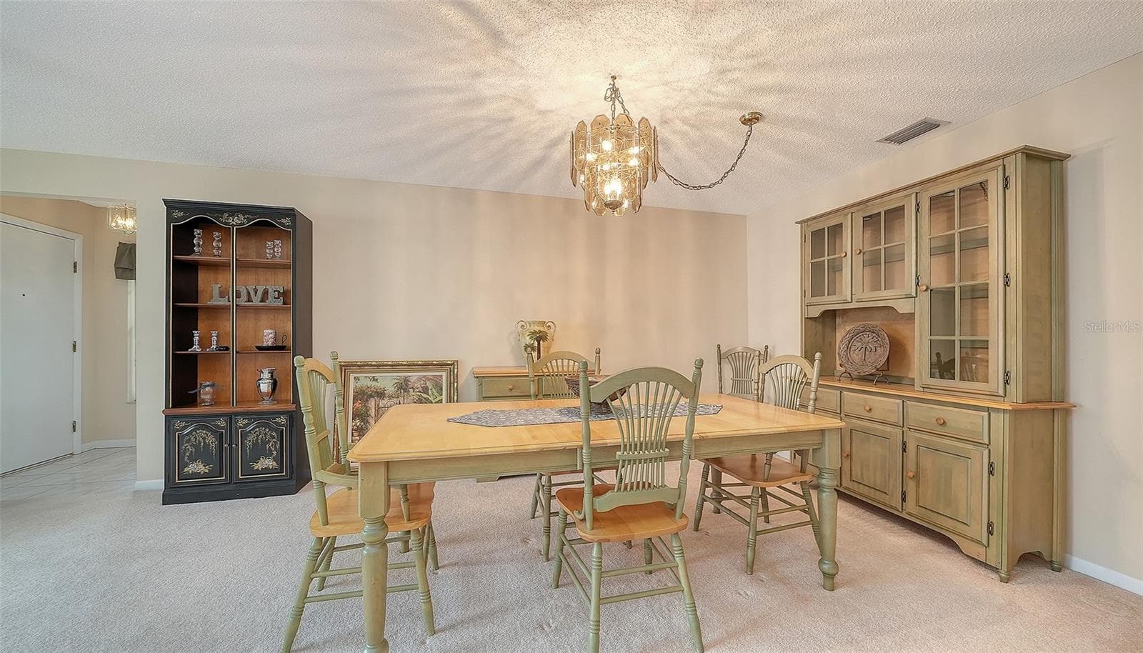 Large dining room for your entertaining pleasure. - 4207 BOWLING GREEN CIR, SARASOTA