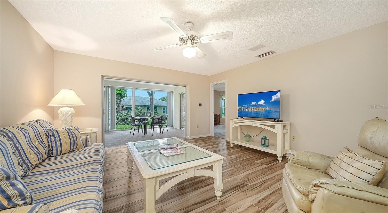 The family room is cozy and inviting. - 4207 BOWLING GREEN CIR, SARASOTA