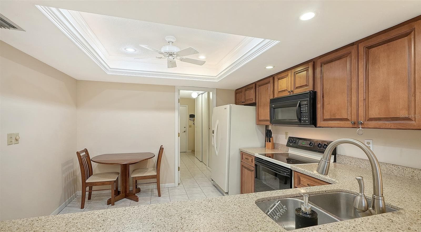 Plenty of counter space.  A cooks dream. - 4207 BOWLING GREEN CIR, SARASOTA
