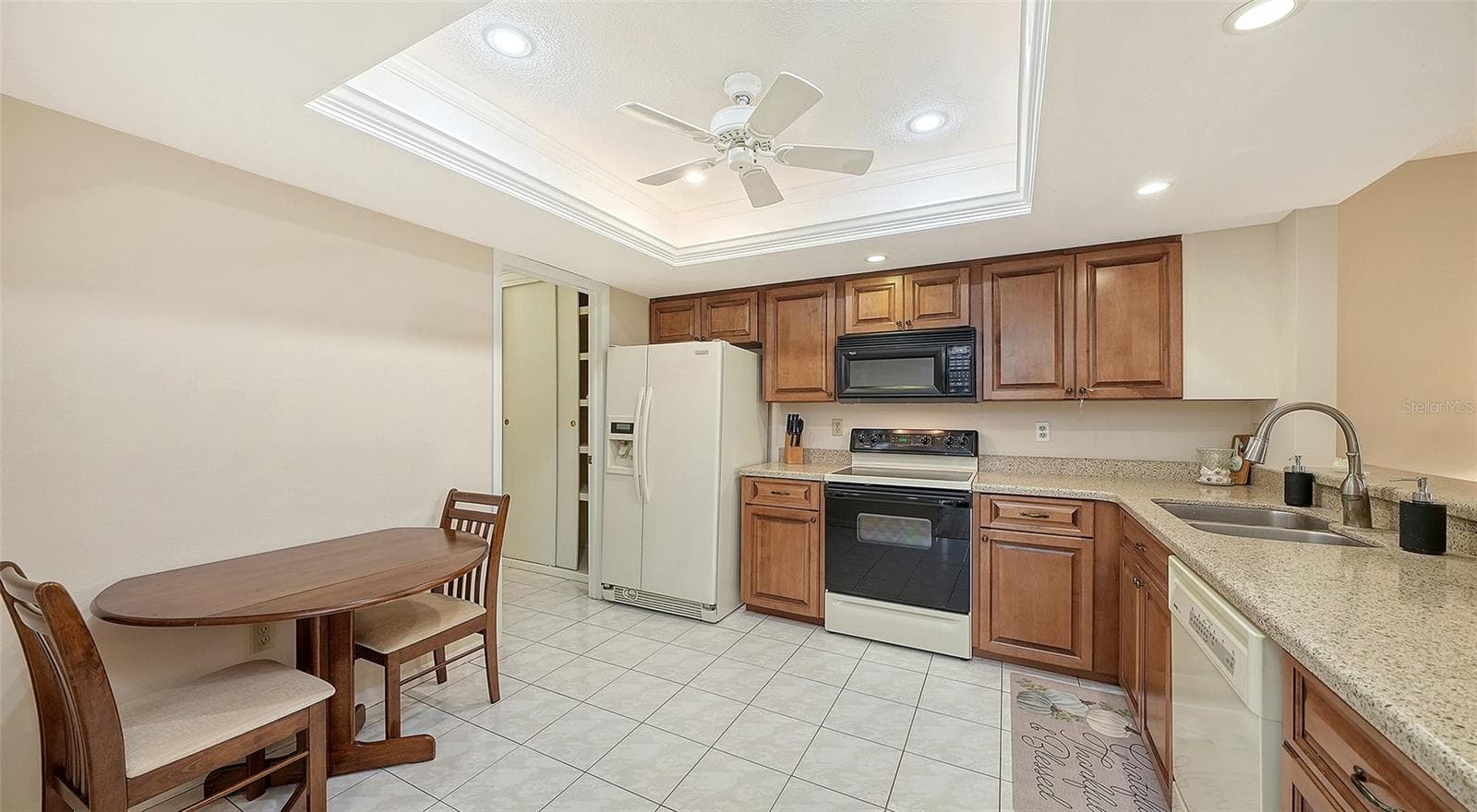 A great kitchen to enjoy. - 4207 BOWLING GREEN CIR, SARASOTA