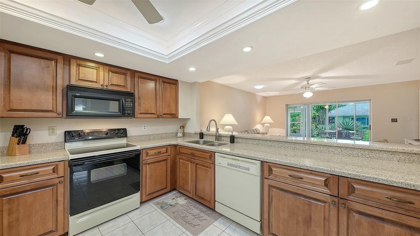 The kitchen is ready for family and friends. - 4207 BOWLING GREEN CIR, SARASOTA