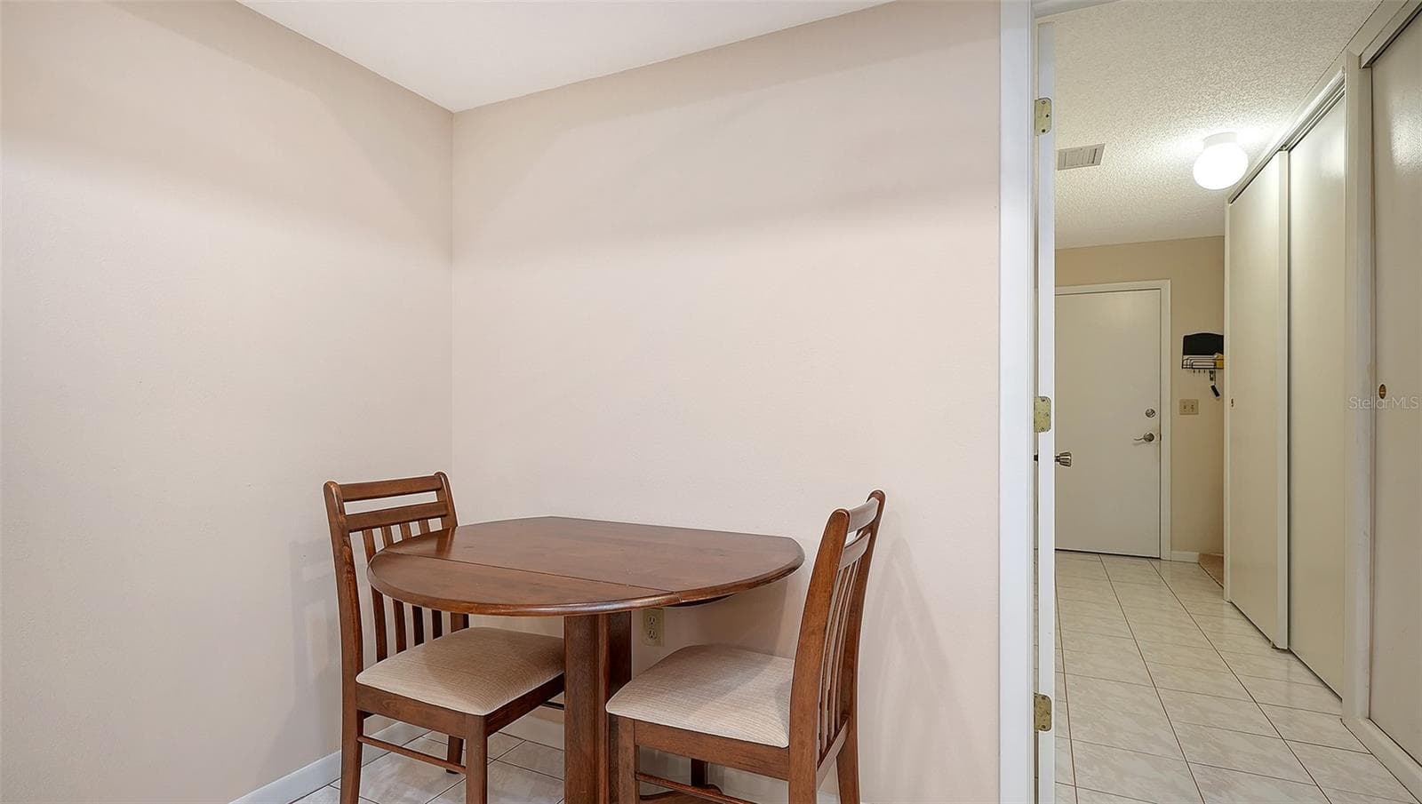 The breakfast nook completes the kitchen. - 4207 BOWLING GREEN CIR, SARASOTA