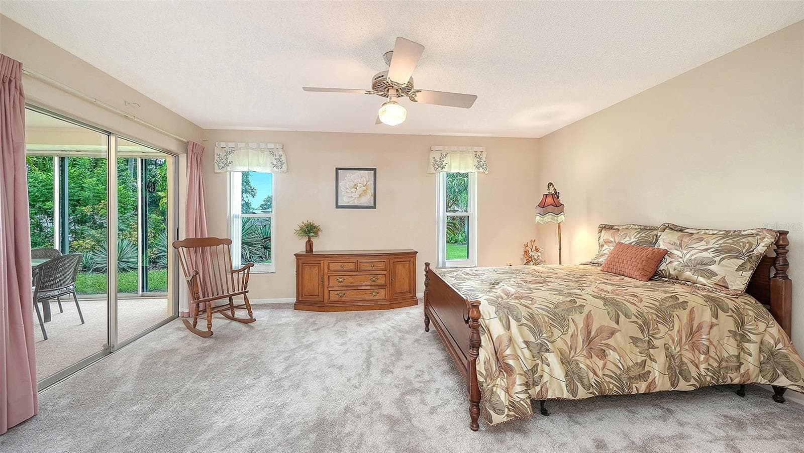 The primary bedroom has its own access to the lanai. - 4207 BOWLING GREEN CIR, SARASOTA