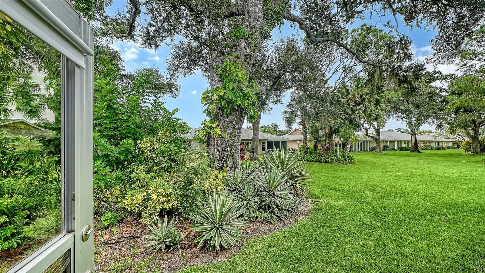 The greenbelt offers privacy and tranquility. - 4207 BOWLING GREEN CIR, SARASOTA