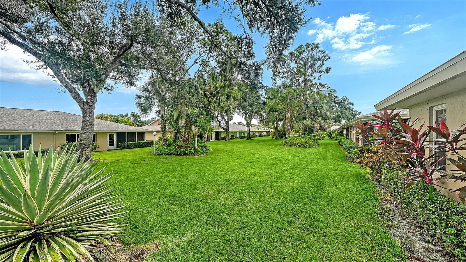 Plenty of space. - 4207 BOWLING GREEN CIR, SARASOTA