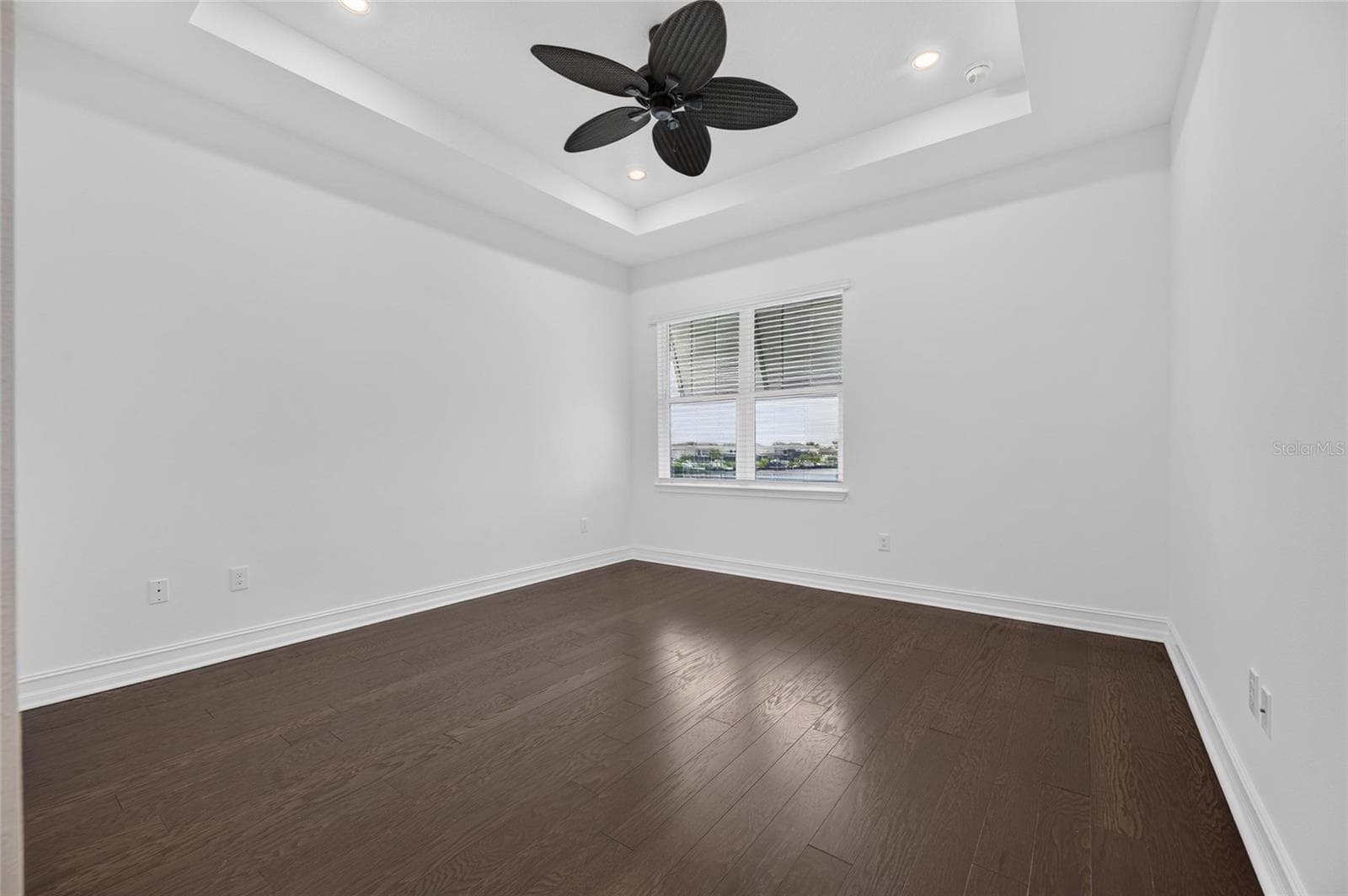 Second Bedroom with Bathroom and Walk in Closet - 1074 SEAGRAPE DR, RUSKIN