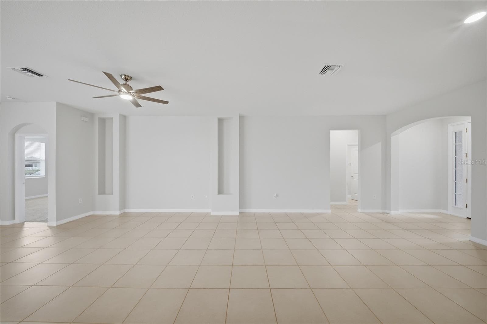 Single Family Residence at 3940 MOSSY LIMB CT, PALMETTO, photo 11 of 42