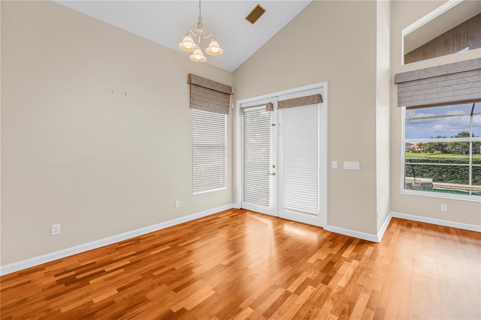 Single Family Residence at 9724 SAGO POINT DR, SEMINOLE, photo 16 of 53