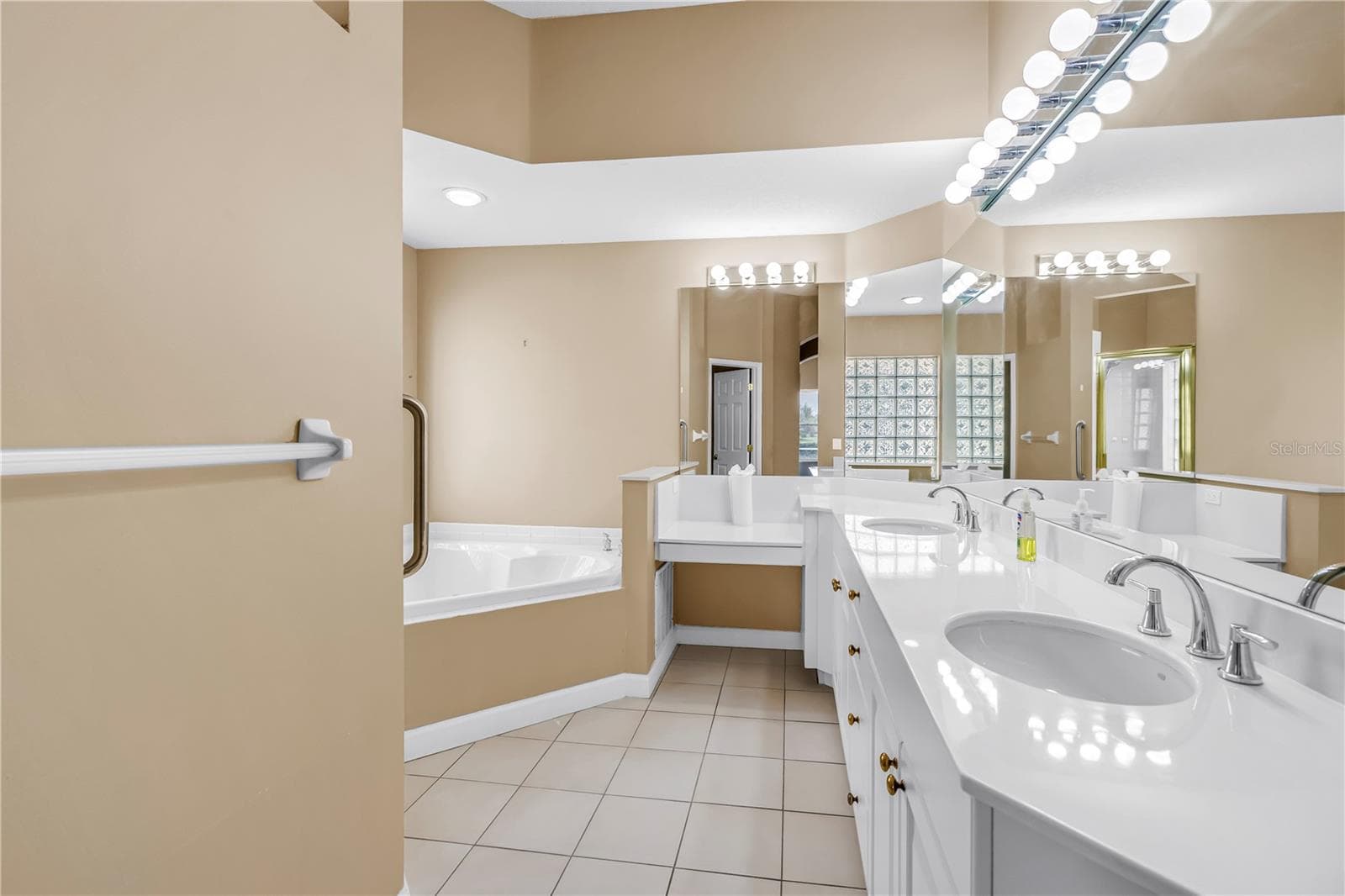 Single Family Residence at 9724 SAGO POINT DR, SEMINOLE, photo 27 of 53