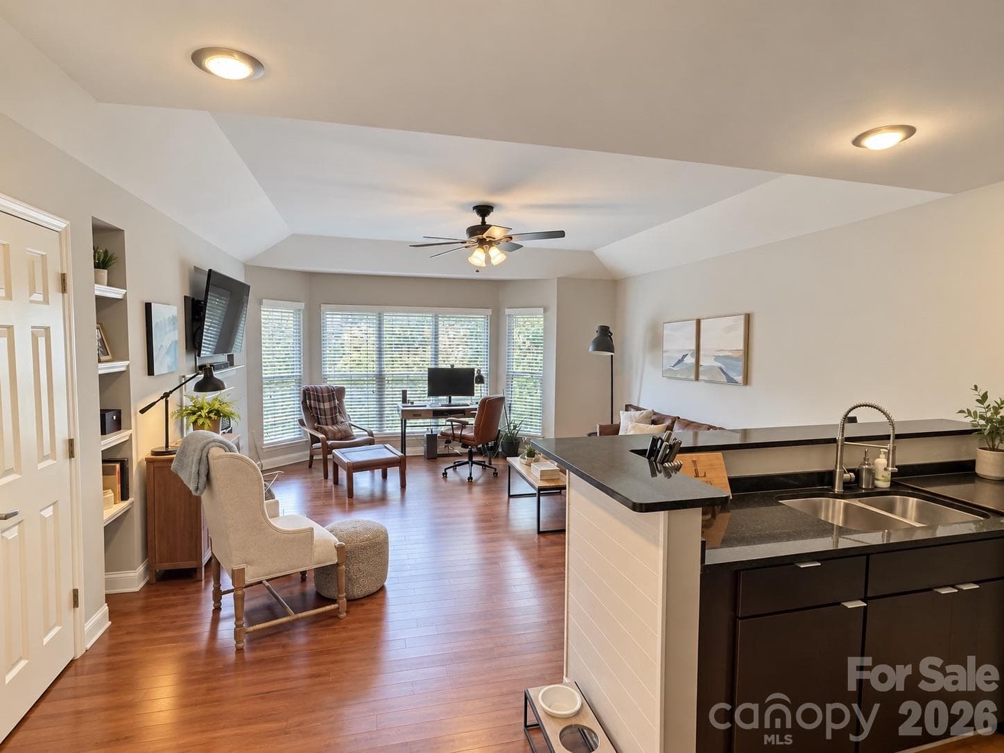 Condominium at 513 N Graham Street, Charlotte, photo 2 of 8
