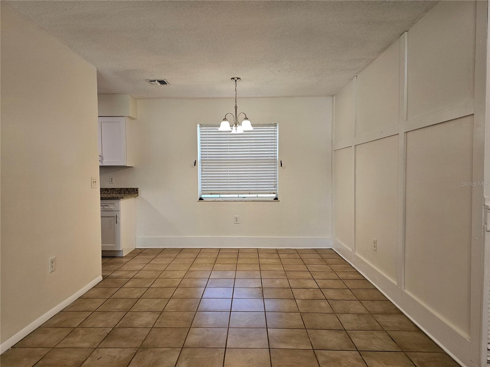 Dining - 5550 SAINT JOSEPH BLVD, ORLANDO