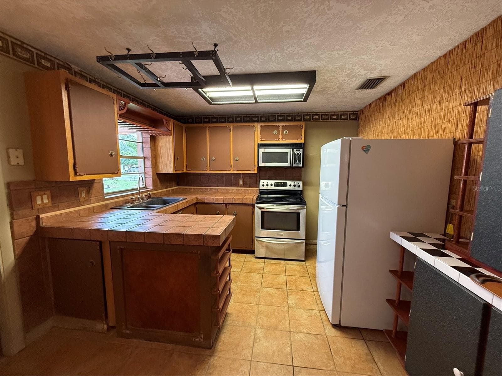 Single Family Residence at 141 N EDGEMON AVE, WINTER SPRINGS, photo 4 of 12