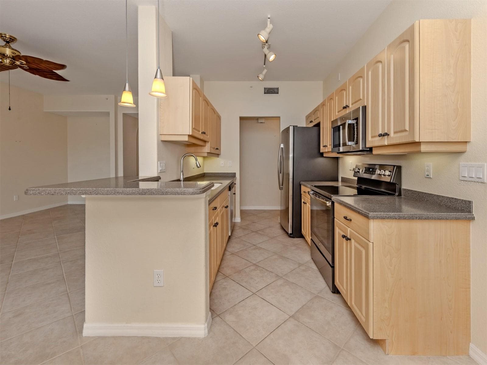 Condominium at 940 COOPER ST #202, VENICE, photo 14 of 57