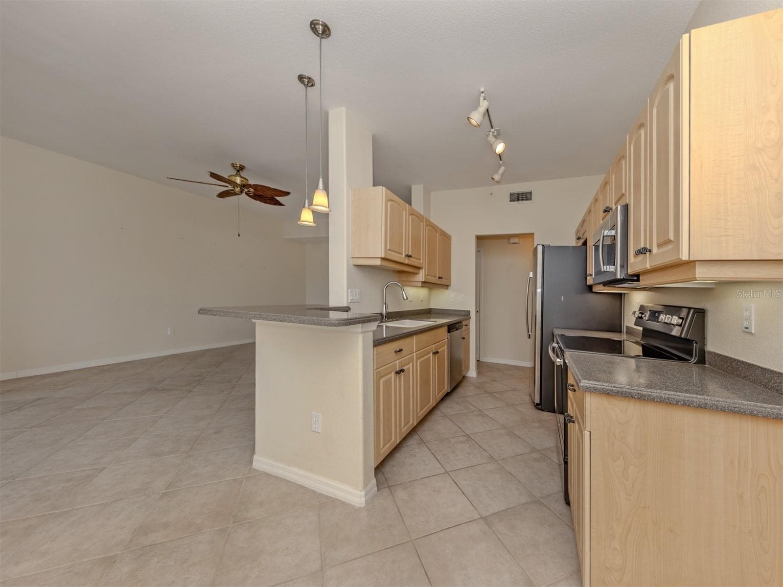 Condominium at 940 COOPER ST #202, VENICE, photo 15 of 57