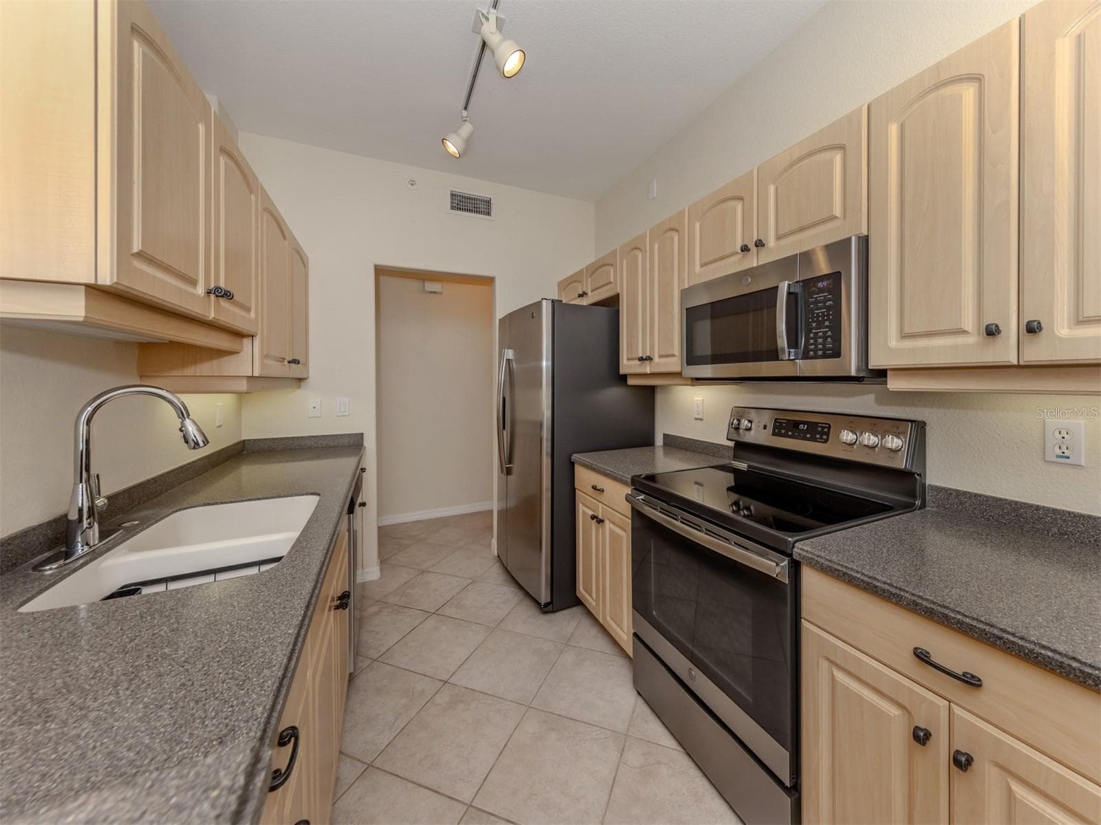 Condominium at 940 COOPER ST #202, VENICE, photo 16 of 57