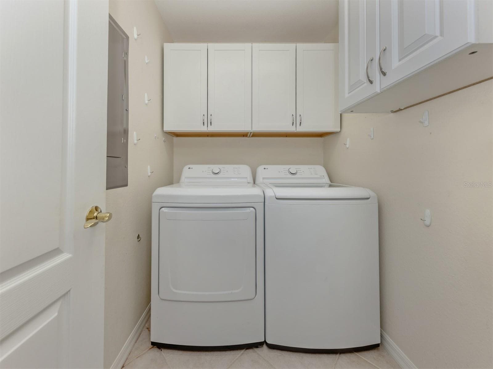 Laundry room off bonus room - 940 COOPER ST #202, VENICE