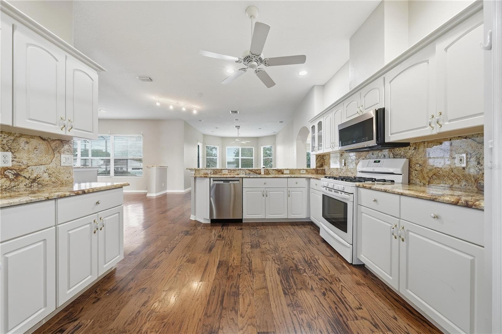 Single Family Residence at 5127 AURORA DR, LEESBURG, photo 13 of 54