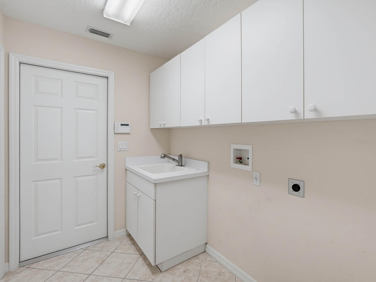 Single Family Residence at 3944 SILK OAK LN, PALM HARBOR, photo 42 of 57