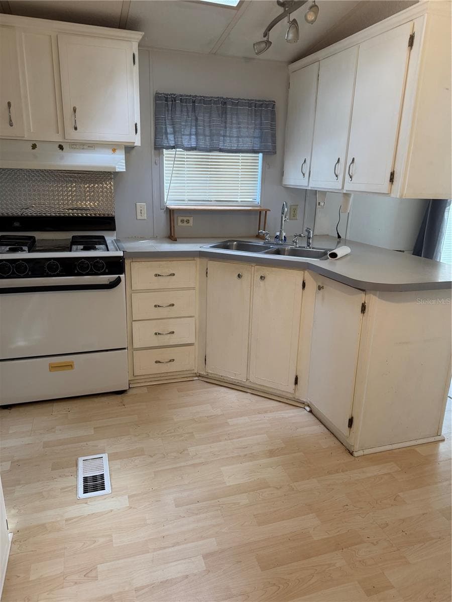 Manufactured Home at 3000 CLARCONA RD #605, APOPKA, photo 7 of 10