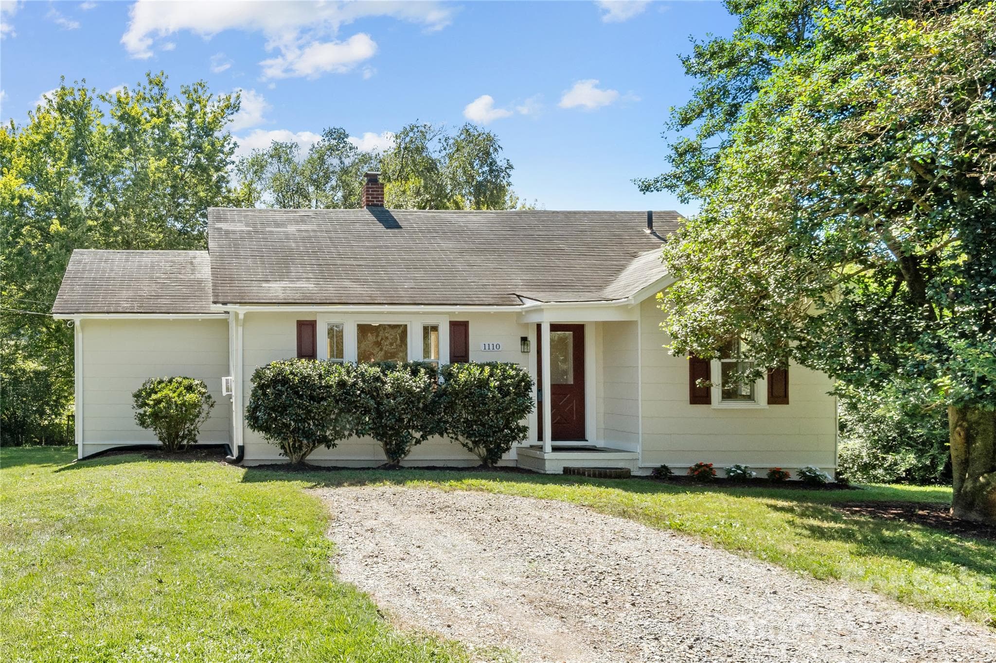 Single Family Residence at 1110 N Ridge Road, Hendersonville, photo 2 of 19