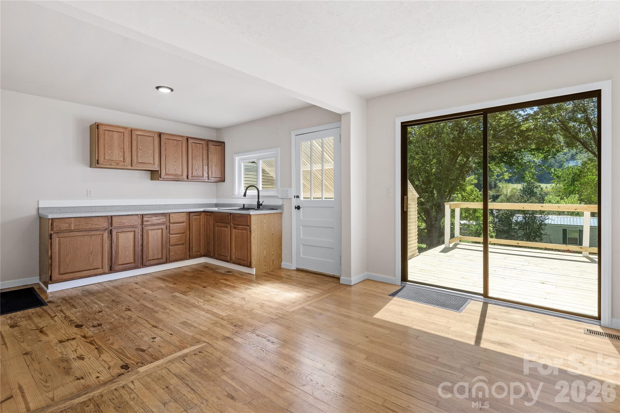 Single Family Residence at 1110 N Ridge Road, Hendersonville, photo 5 of 19
