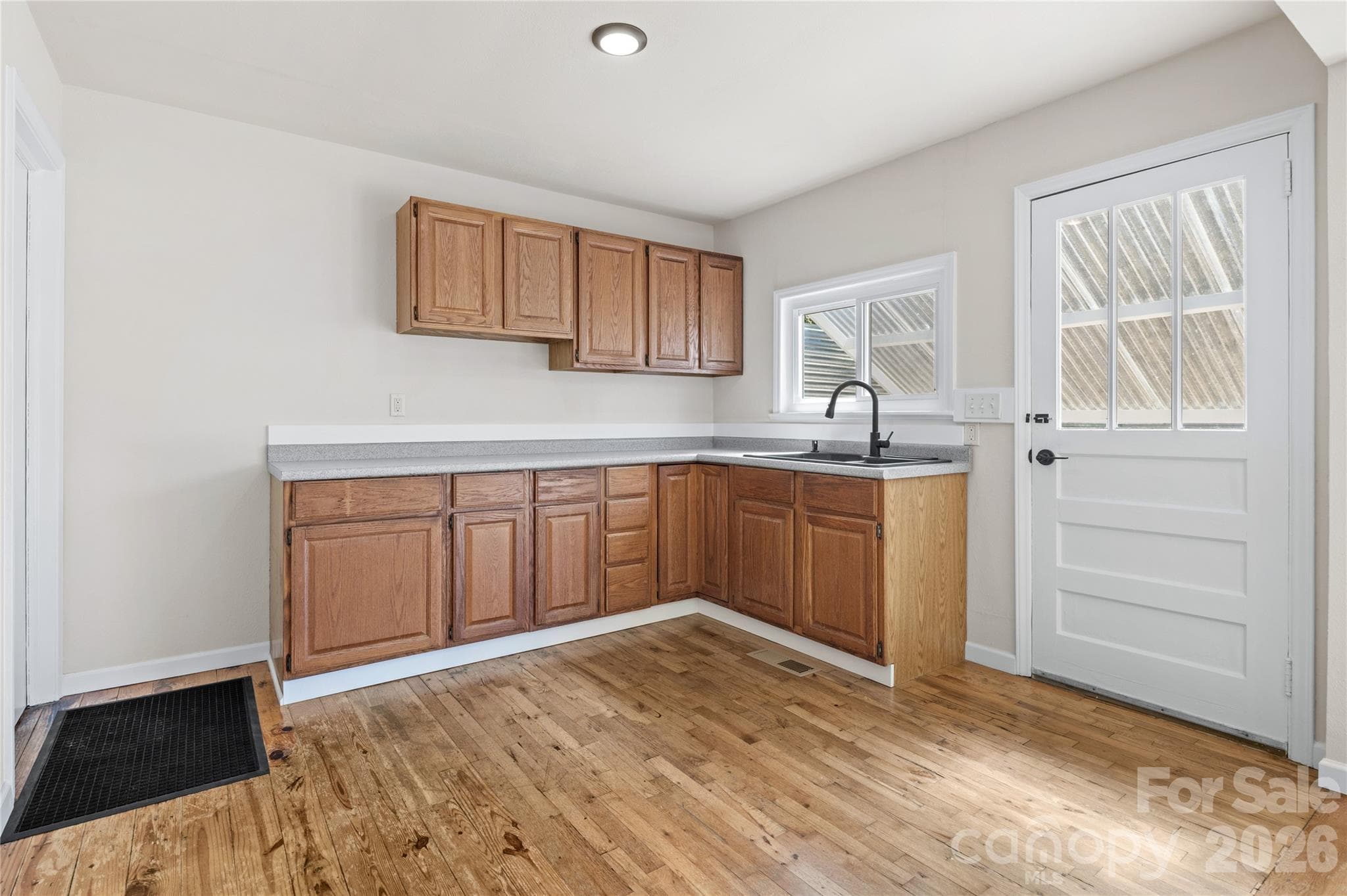 Single Family Residence at 1110 N Ridge Road, Hendersonville, photo 4 of 19