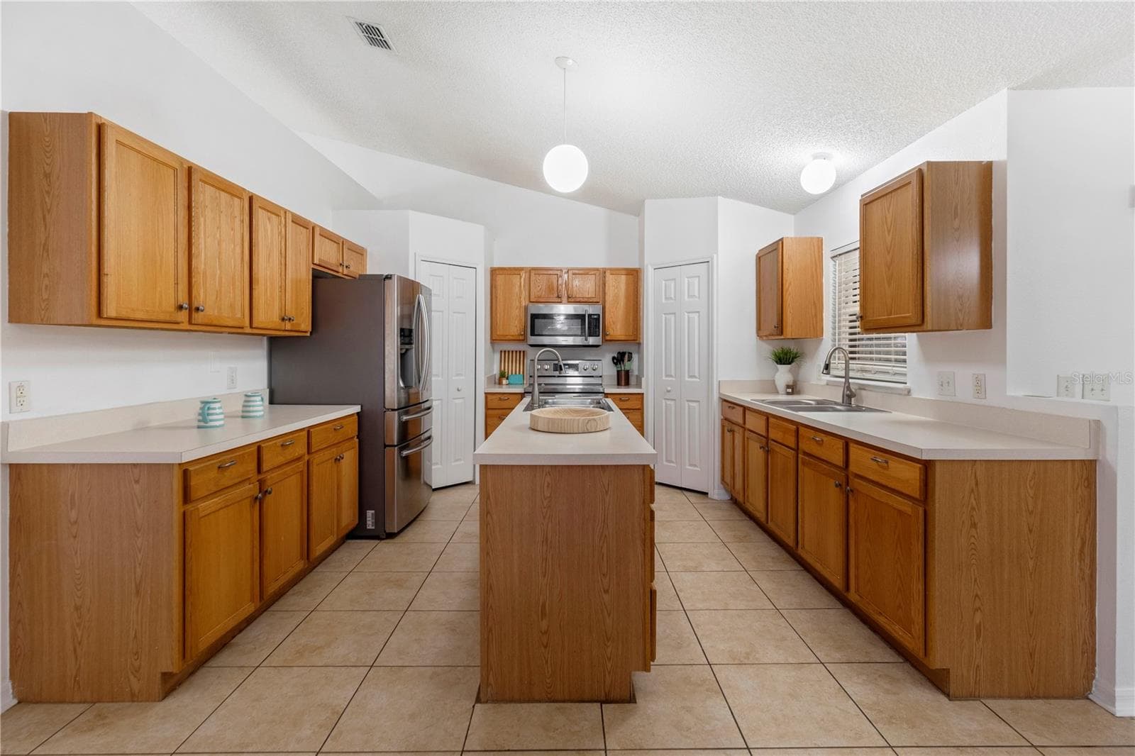 kitchen - 1056 ROYAL MARQUIS CIR, OCOEE