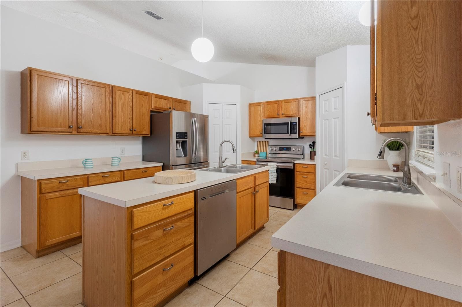 kitchen - 1056 ROYAL MARQUIS CIR, OCOEE