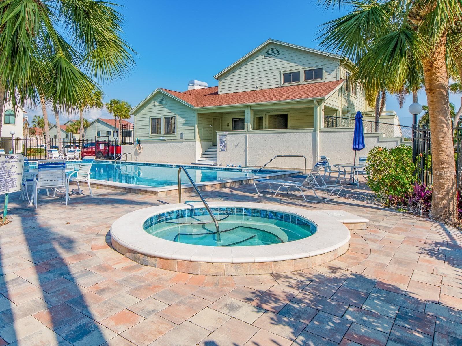 POOL, SPA AND CLUBHOUSE - 2372 HANOVER DR, DUNEDIN