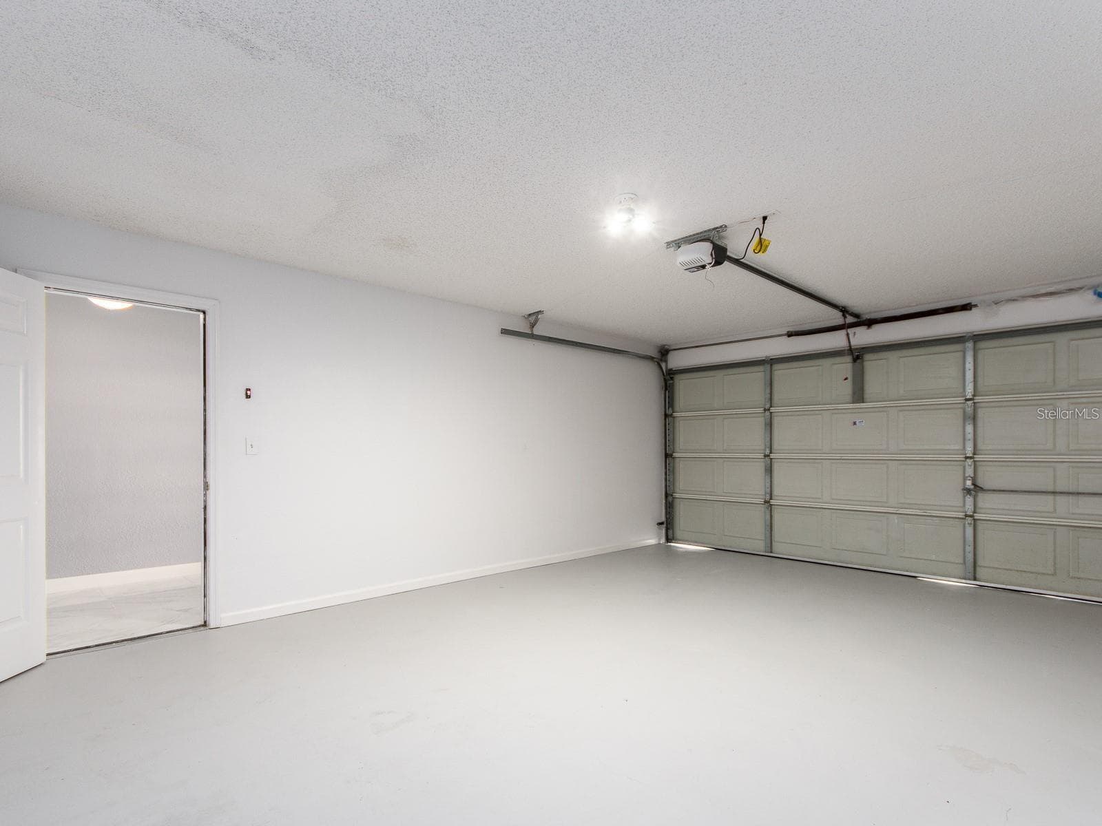 ONE AND A HALF CAR GARAGE - 2372 HANOVER DR, DUNEDIN