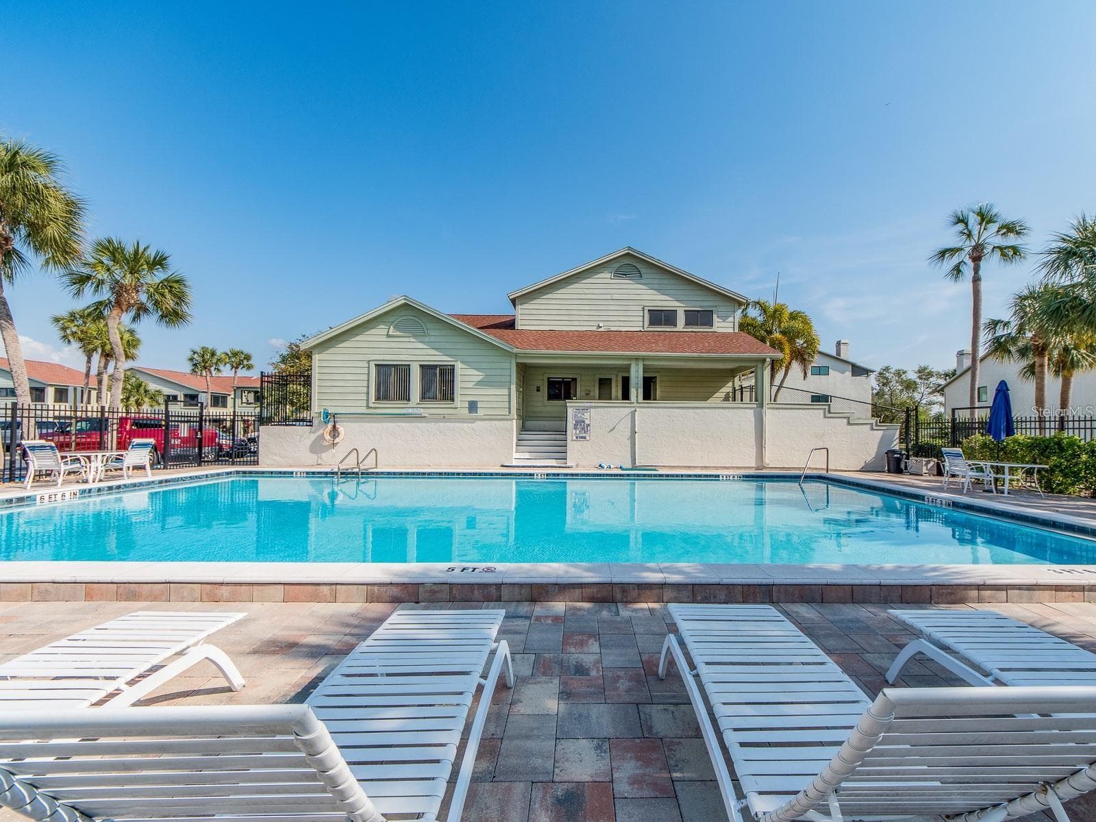 COMMUNITY POOL AND SPA - 2372 HANOVER DR, DUNEDIN