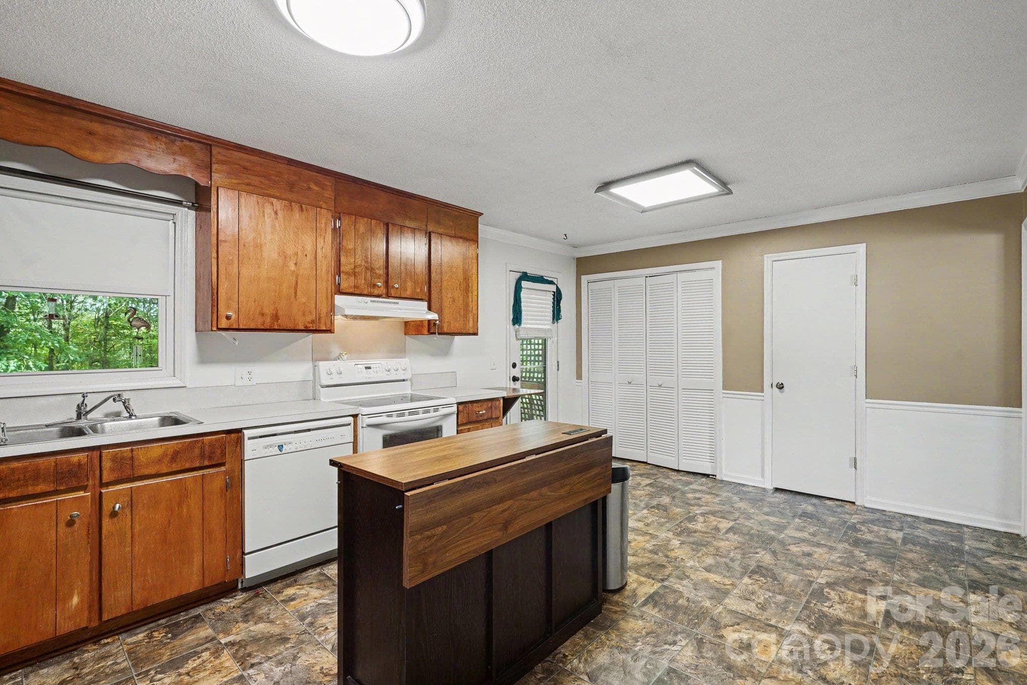 Single Family Residence at 213 Cobblestone Lane NW, Concord, photo 9 of 30