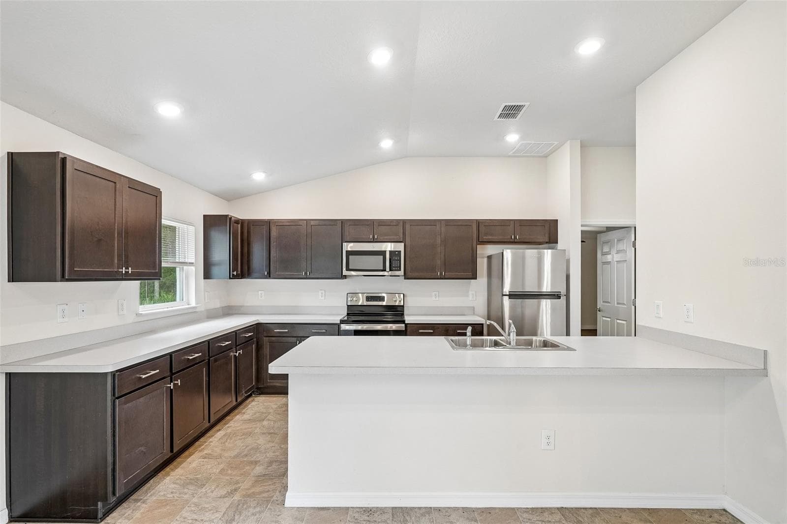 Single Family Residence at 15324 SW 60TH CIR, OCALA, photo 9 of 24