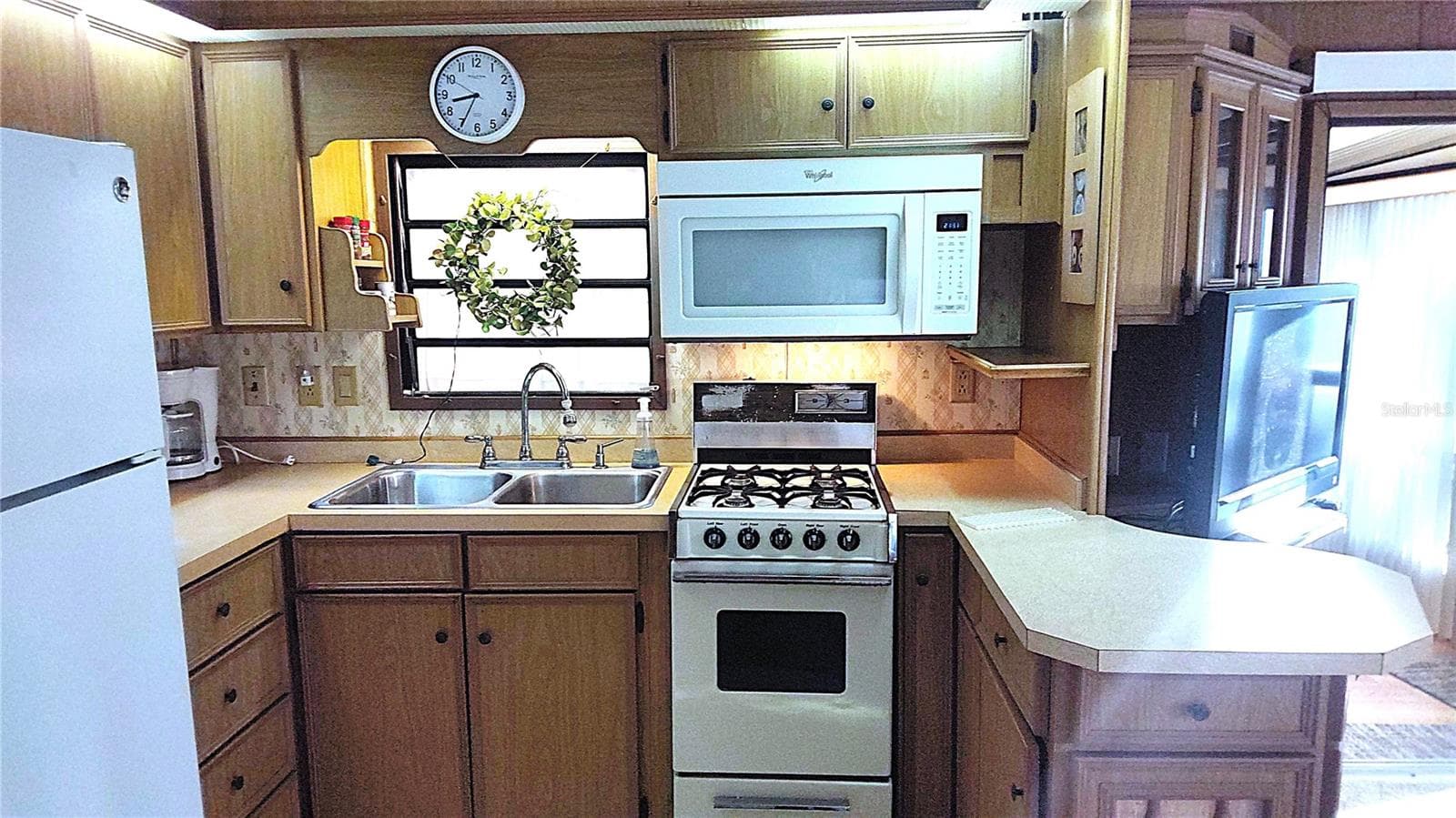 Manufactured Home at 3300 26TH AVE E #42, BRADENTON, photo 6 of 15