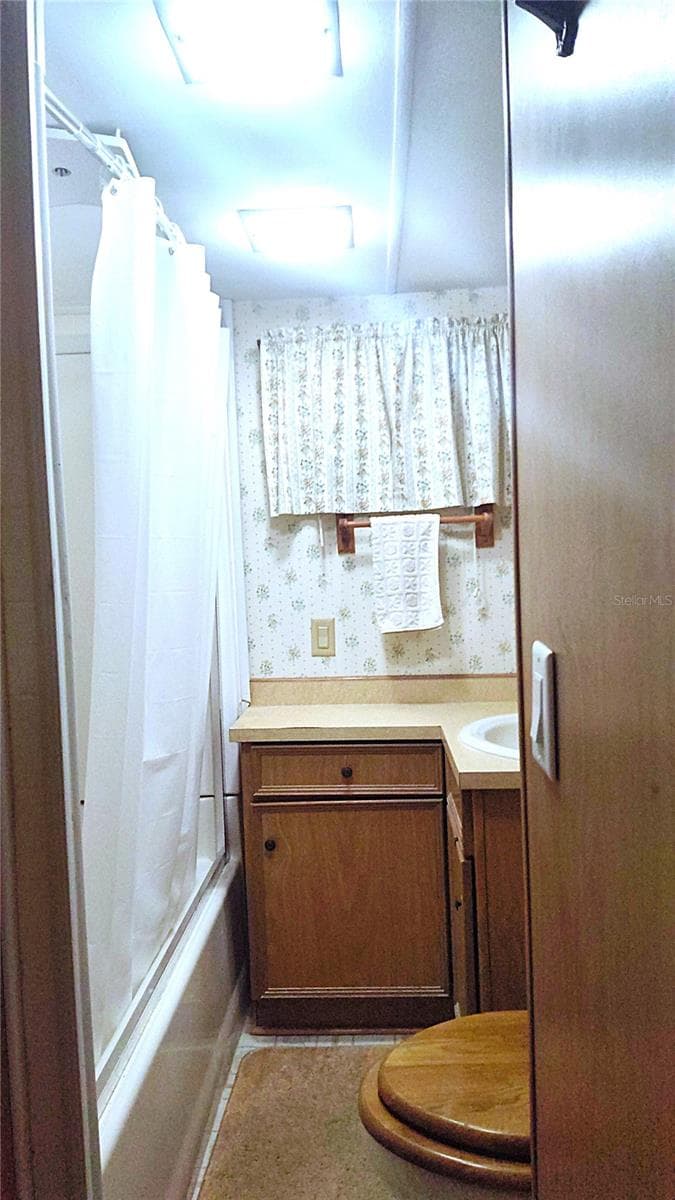 Manufactured Home at 3300 26TH AVE E #42, BRADENTON, photo 8 of 15