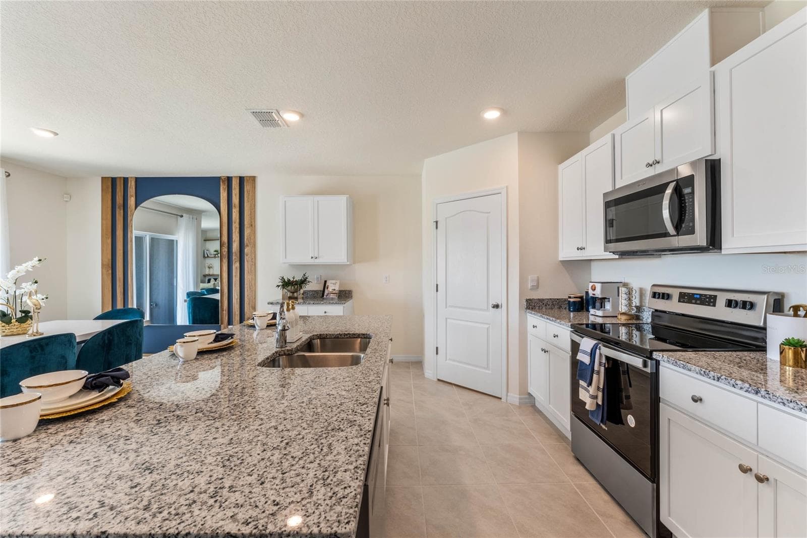 Single Family Residence at 3962 LIMEKLIN FALLS LOOP, DAVENPORT, photo 9 of 28