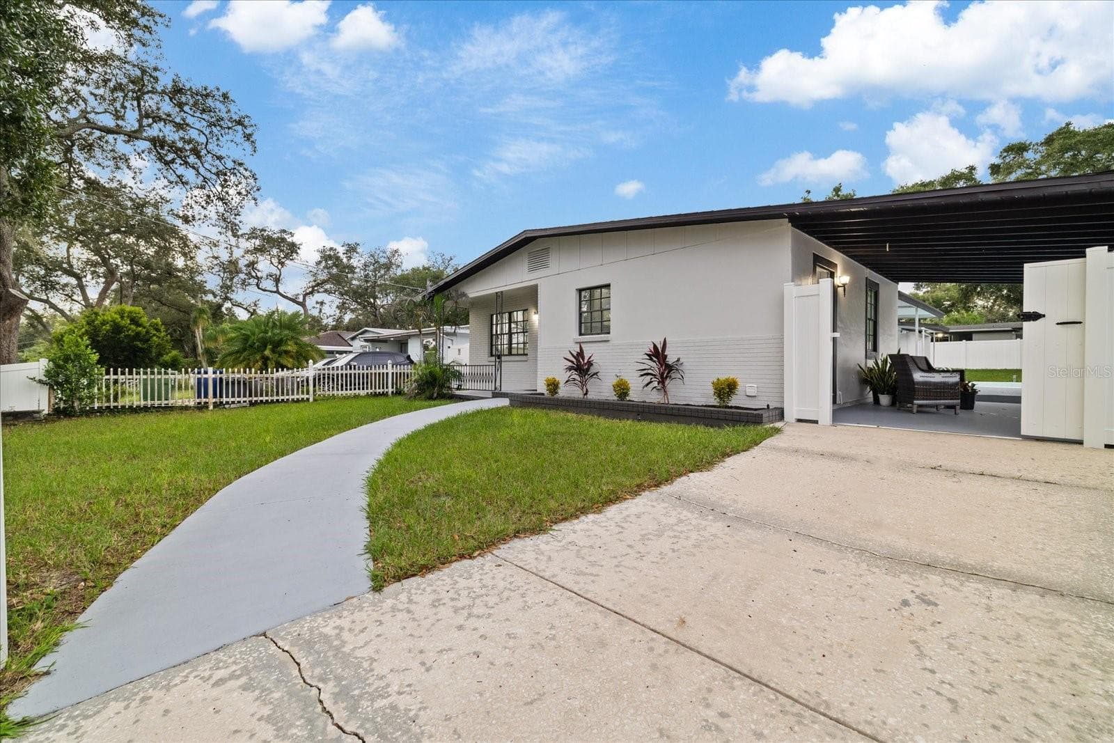 Single Family Residence at 9410 N VALLE DR, TAMPA, photo 2 of 53