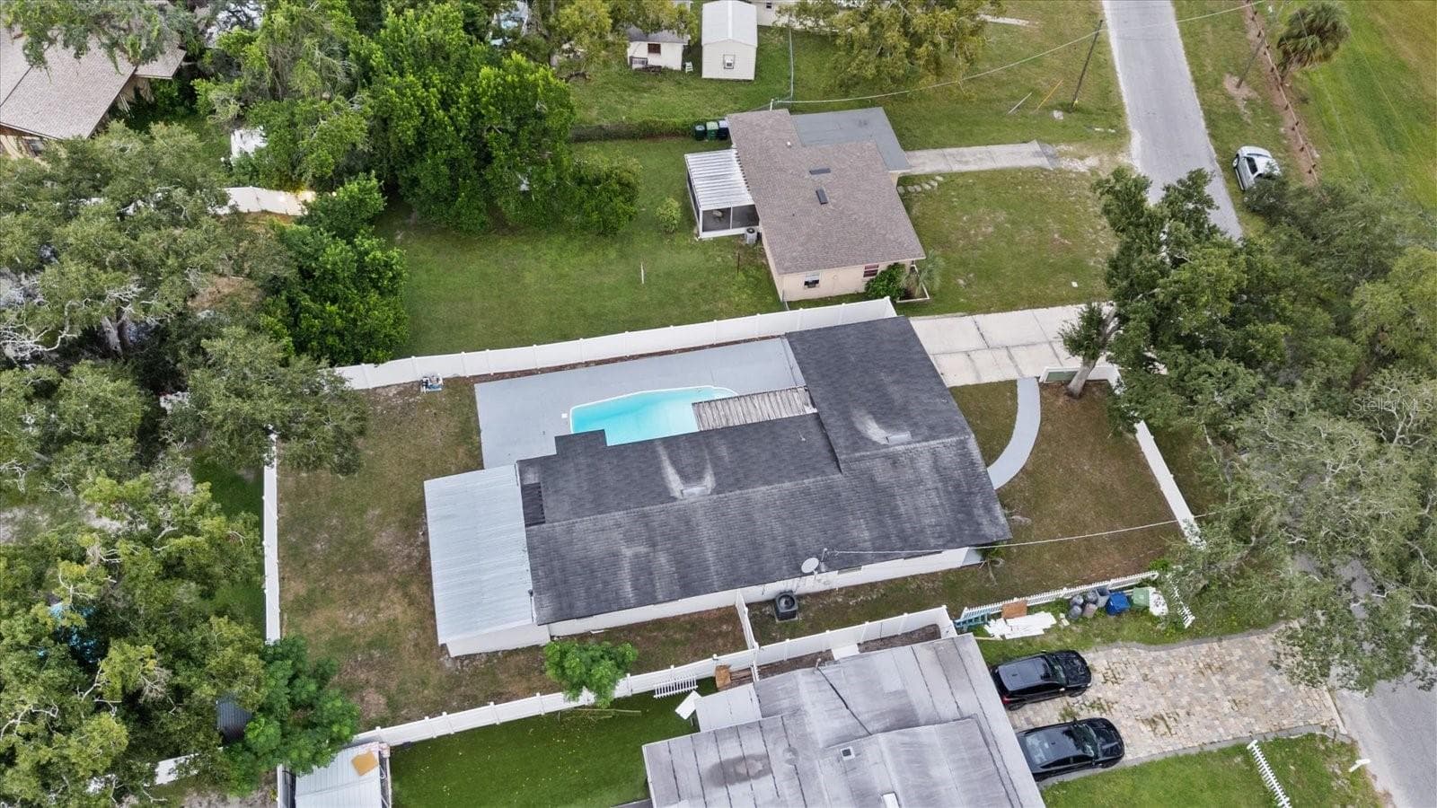 Single Family Residence at 9410 N VALLE DR, TAMPA, photo 9 of 53