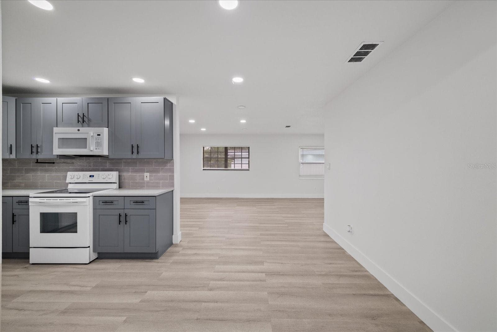 Single Family Residence at 9410 N VALLE DR, TAMPA, photo 21 of 53