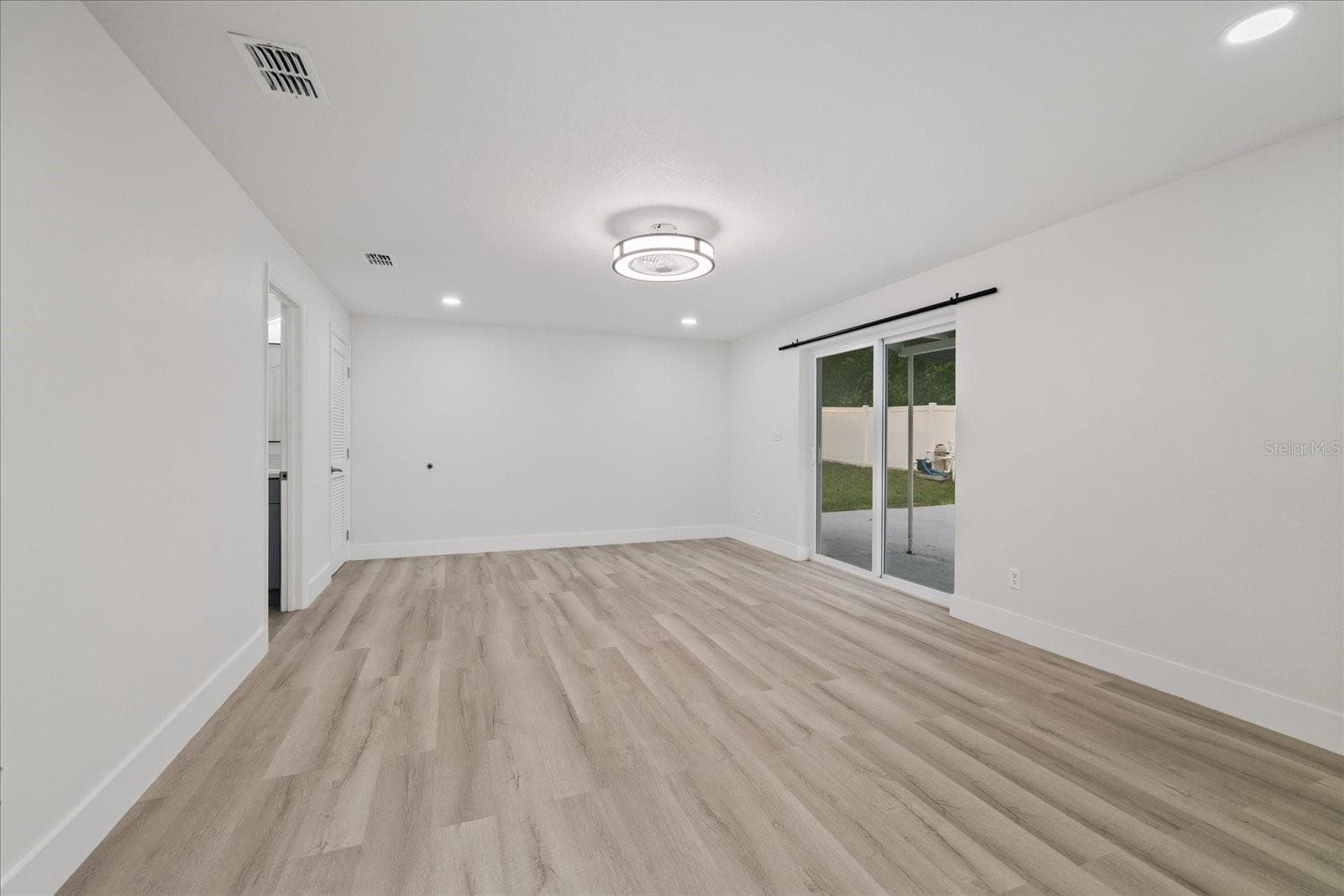 Single Family Residence at 9410 N VALLE DR, TAMPA, photo 32 of 53