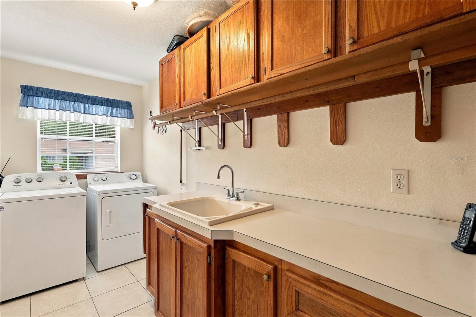 Washer and dryer room - 1539 HAWKESBURY CT, WINTER GARDEN