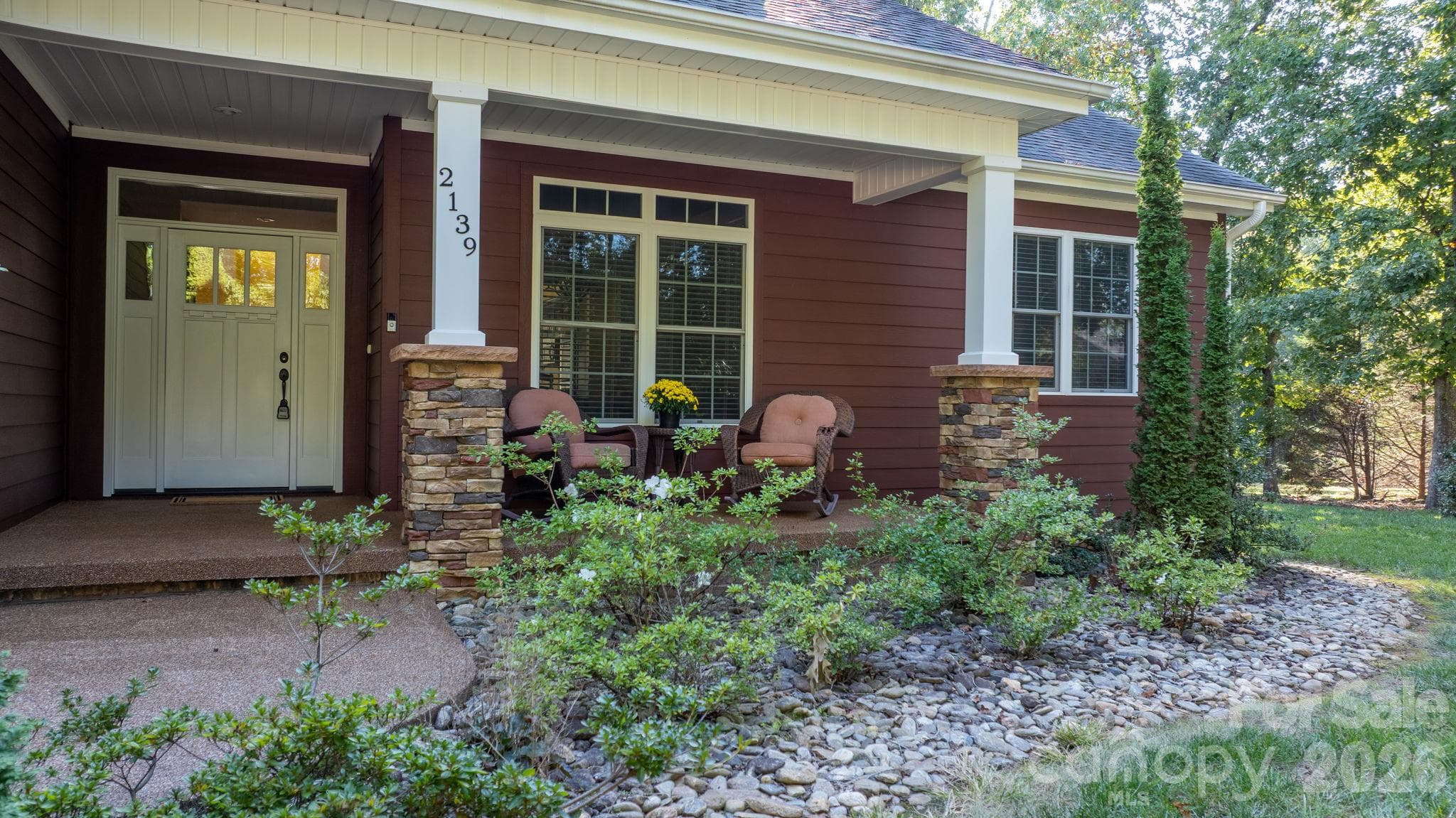 Single Family Residence at 2139 Zion Church Road, Hickory, photo 4 of 47